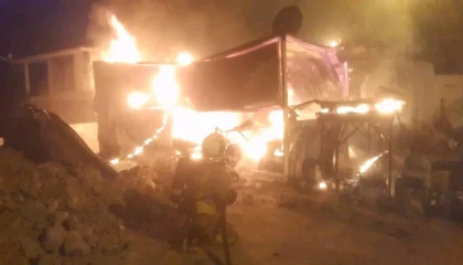 Alevlere teslim olan konteyner yanarak kullanılamaz hale geldi