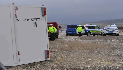 Alman turistin kullandığı karavanla otomobil çarpıştı: 1i ağır 3 yaralı