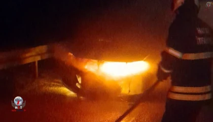 Altınözünde araç yangını