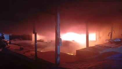 Antakyada iş yeri alevlere teslim oldu