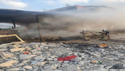 Antakyada odunlukta çıkan yangın eve sıçramadan söndürüldü