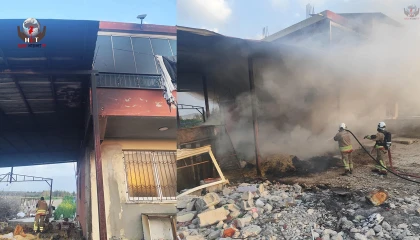 Antakyada odunlukta çıkan yangın eve sıçramadan söndürüldü