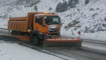 Antalya-Konya karayolunda kar etkisini sürdürüyor