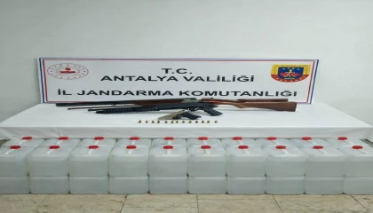 Antalyada 160 litre etil alkol, tabanca ve pompalı tüfek ele geçirildi
