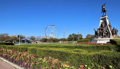 Antalyada bahar hazırlığı: 4 milyon çiçek toprakla buluşuyor