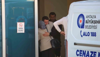 Antalyada bariyerlere çarpan motosikletli hayatını kaybetti