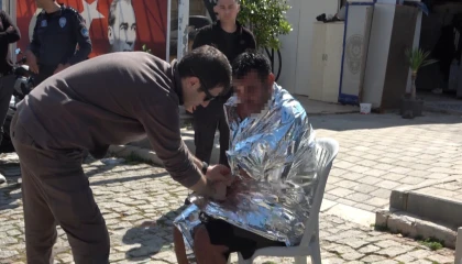 Antalyada denize açıldığı kano devrildi, suda 3 saat kurtarılmayı beklerken imdadına deniz polisi yetişti