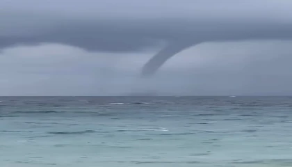 Antalyada korkutan hortum karaya ulaşmadan kayboldu