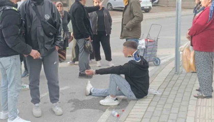 Antalyada motosiklet ile elektrikli bisiklet çarpıştı: 3ü çocuk 4 yaralı