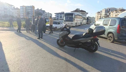 Antalyada motosiklet ile otomobil çarpıştı: 2 yaralı