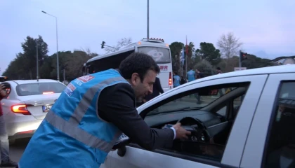 Antalyada trafikte kalan vatandaşlara İftara 5 Kala sürprizi