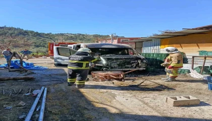 Arsuzda minibüs yangını