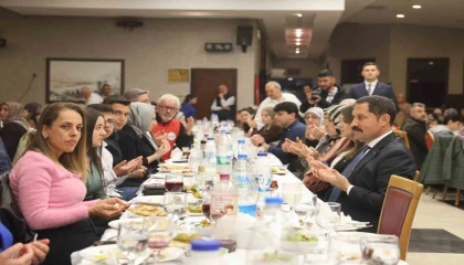 Asrın felaketinde öksüz ve yetim kalan çocuklar iftar sofrasında bir araya geldi