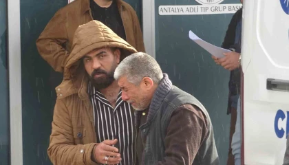 Babanın en ağır yükü: Kızı ve 5 torununun cenazesini gözyaşlarıyla teslim aldı