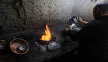 Bakırcılar Çarşısında zamana direnen son ustalar