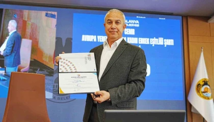 Başkan Özçelik, CEMR Avrupa Yerel Yaşamda Kadın-Erkek Eşitliği Şartını imzaladı