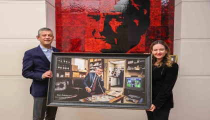 Başkan Vekili Özdemir, Özgür Özeli geçmişe götürdü