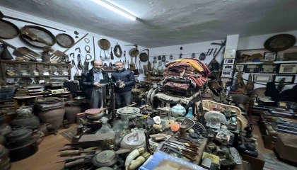 Bir bisküvi kutusuyla başladı, 15 bine yakın parçadan oluşan etnografya koleksiyonuna dönüştü