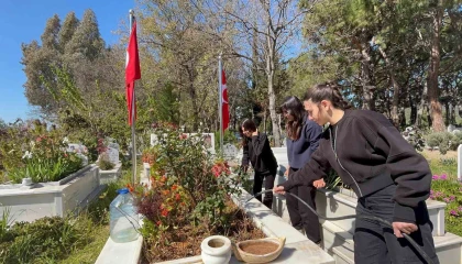 Bozyazıda öğrencilerden şehitlere ziyaret