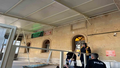 Burdurda merdivenden düşen usta ve çırağı yaralandı