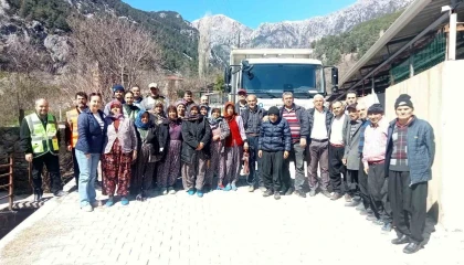 Büyükşehirden üreticilere ipekböceği besleme tablası desteği