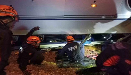 Ceza infaz kurumuna ait servis aracı devrildi: 16 yaralı