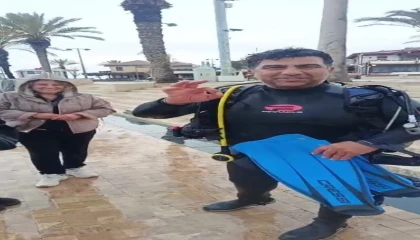 Denize düşen evlilik yüzüğünü dalgıçlar çıkardı