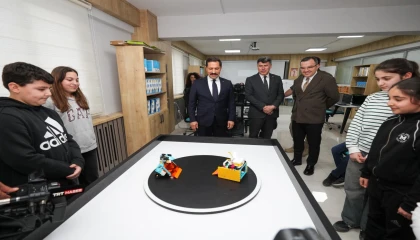 Depremin izlerinin silindiği kentte, 1540 takım, robot yarışmasında derece yapmak için mücadele verecek