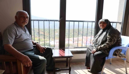 Depremzede çiftin yeni evlerinde ilk bayram heyecanı