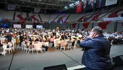 Devlet koruması altındaki çocuklar, koruyucu aileler ve yeni evli çiftler aynı sofrada buluştu