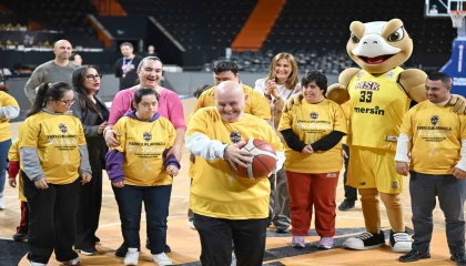 Down sendromlu çocuklar Mersin Spor Kulübü ile aynı sahada buluştu