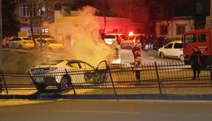 ‘Dur ihtarına uymayan otomobil sürücüsü uzun süre kovalandı: Yakalanan 2 şüphelinin yasaklı madde testi pozitif çıktı