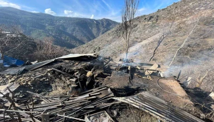 Fekede müstakil ev yangında kullanılamaz hale geldi