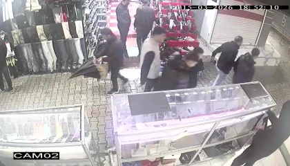 Fiyat sorma bahanesiyle girdi cep telefonu çaldı: Hoşuma gitti savunması yaptı