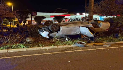 Gazipaşada takla atan otomobildeki 4 kişi yaralandı