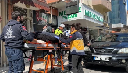 Geri manevra sırasında kaldırımda oturan yaşlı kadına çarpan sürücüye neden çarptın sitemi