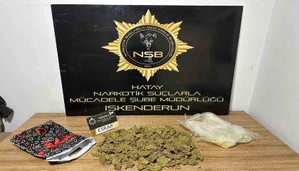 Hafif ticari aracın gizli bölmesinden esrar çıktı