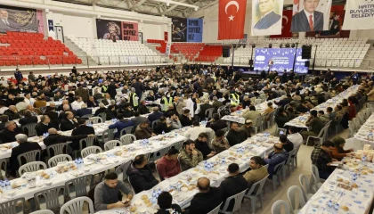 Hatay Büyükşehir Belediyesinin iftar sofrası Kırıkhanda kuruldu
