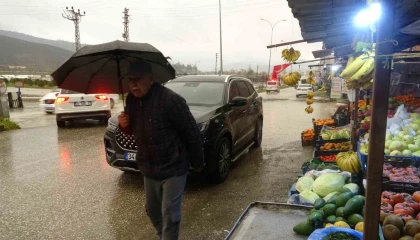 Hatayda kuvvetli sağanak yağış etkili oluyor