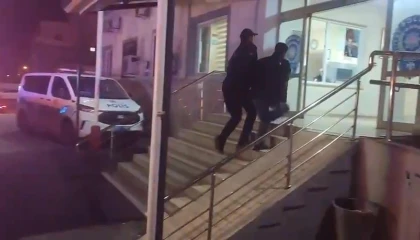 Hırsızlık suçundan 32 yıl hapis cezayla aranan hükümlü, çalıntı motosikletle dolaşırken yakalandı