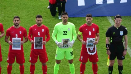 İran A Milli Futbol takımı, Kosta Rika maçına savaşta hayatını kaybeden çocukların fotoğrafıyla çıktı