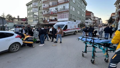 Ispartada aydınlatma direğine çarpan motosikletteki 2 kişi yaralandı