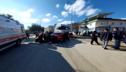 Ispartada iki otomobil çarpıştı: 4 yaralı