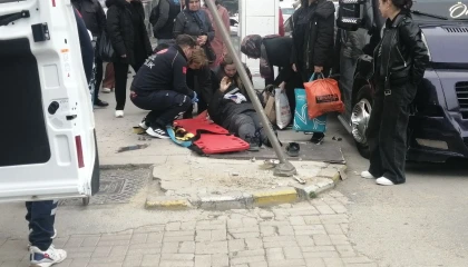 Ispartada kontrolden çıkan otomobil yayaya çarptı: 1 yaralı