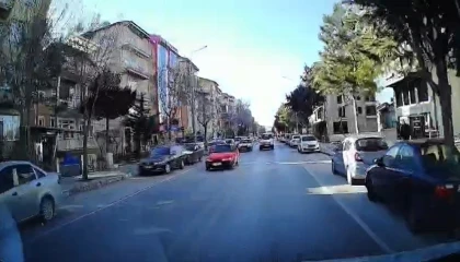 Ispartada tehlikeli sollama kamerada: Kazadan kıl payı kurtuldu