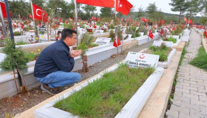 Kahramanmaraş deprem mezarlığında hüzünlü bayram