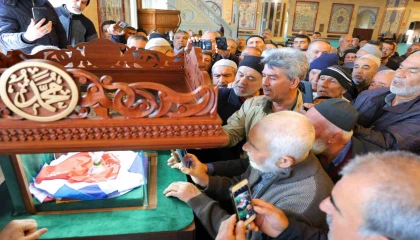 Kahramanmaraşta Abdülhamid Han Camiinde Sakal-ı Şerif ziyarete açıldı