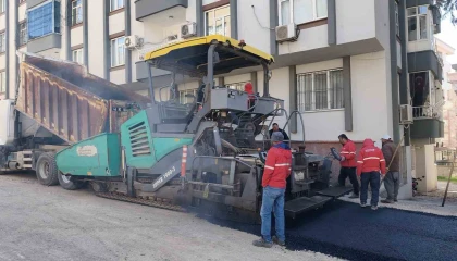 Kahramanmaraşta asfalt yenileme çalışmaları sürüyor