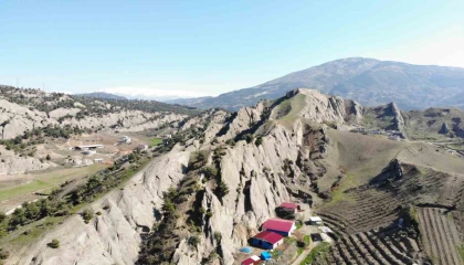 Kahramanmaraşta sivri ve keskin kayalar