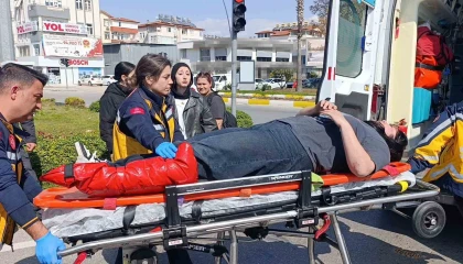 Kavşaktan dönmeye çalışırken motosikleti devirdi: 1 yaralı